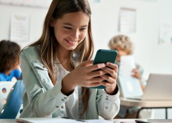 Goodbye to cell phones in class in New Jersey—a new law signed by Phil Murphy prohibits their use