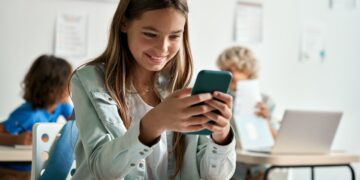 Goodbye to cell phones in class in New Jersey—a new law signed by Phil Murphy prohibits their use