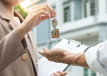 Donald Trump proposes that the government buy bonds to lower rates