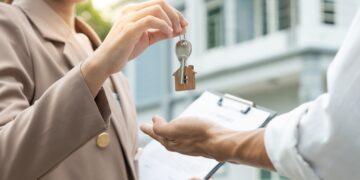 Donald Trump proposes that the government buy bonds to lower rates