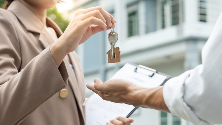 Donald Trump proposes that the government buy bonds to lower rates