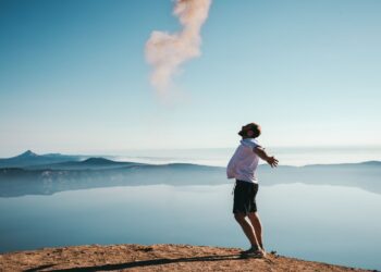 Confirmed by Víctor Ballesteros, philosopher—happiness is not a final destination, and pursuing it as a fixed goal can lead to frustration