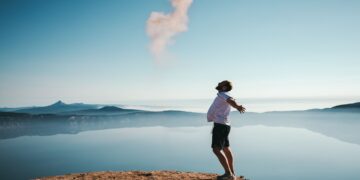 Confirmed by Víctor Ballesteros, philosopher—happiness is not a final destination, and pursuing it as a fixed goal can lead to frustration