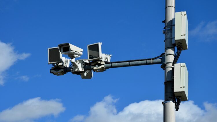 Arkansas tightens control over cell phone use in construction zones