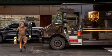 Goodbye to thousands of jobs in the United States—UPS prepares for historic cuts of up to 30,000 workers by 2026, shaking up the logistics sector