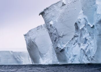 It's official—researchers propose building a giant wall to save the Thwaites Glacier in Antarctica and prevent a global disaster