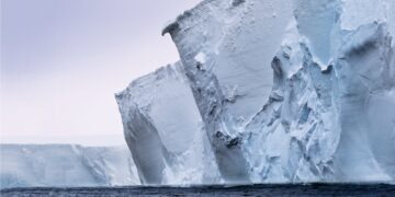 It's official—researchers propose building a giant wall to save the Thwaites Glacier in Antarctica and prevent a global disaster