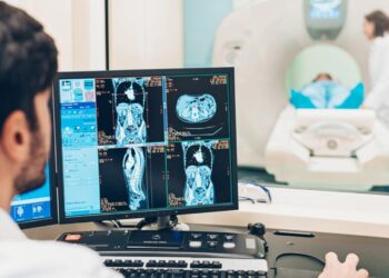 Goodbye to the fear that AI will take your job—the report cited by CNN reveals an unexpected fact about who is really at risk