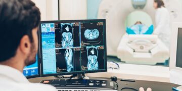 Goodbye to the fear that AI will take your job—the report cited by CNN reveals an unexpected fact about who is really at risk