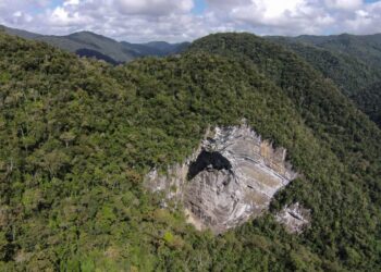 Confirmed by explorers and geologists—the cave with the highest entrance in the world features internal waterfalls and impressive stalactite formations—discover what it looks like inside