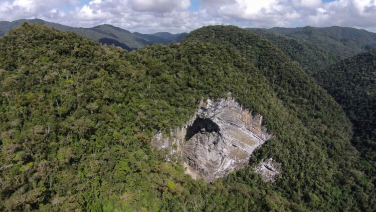 Confirmed by explorers and geologists—the cave with the highest entrance in the world features internal waterfalls and impressive stalactite formations—discover what it looks like inside 1 Confirmed by explorers and geologists—the cave with the highest entrance in the world features internal waterfalls and impressive stalactite formations—discover what it looks like inside