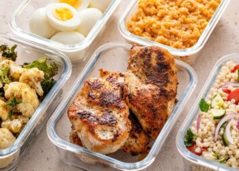 Goodbye to eating without clear schedules—Tara Schmidt recommends 3 to 5 meals a day—and the brain is the big winner