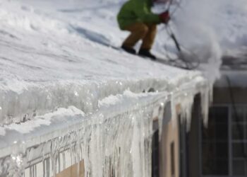 Fire alert—An attempt to melt ice with fire ends in domestic disaster and puts firefighters on alert in the United States
