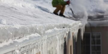 Fire alert—An attempt to melt ice with fire ends in domestic disaster and puts firefighters on alert in the United States