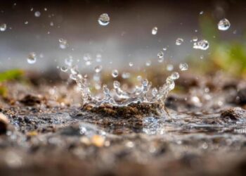 Goodbye to thinking that rain only wets the ground—scientists reveal that each drop creates craters like sand doughnuts and changes what you knew about erosion