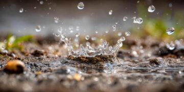 Goodbye to thinking that rain only wets the ground—scientists reveal that each drop creates craters like sand doughnuts and changes what you knew about erosion
