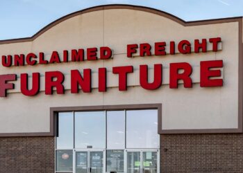It's official—Unclaimed Freight has opened a retail center in Clifton, New Jersey, and the deals are turning heads