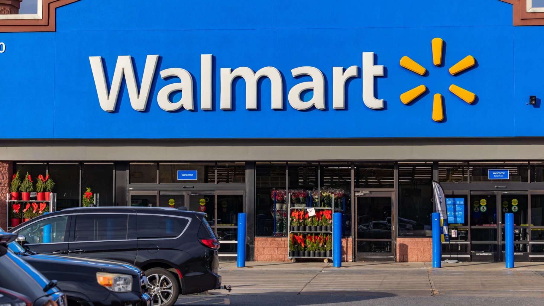 Endless lines at Walmart to buy these products on special offer for the arrival of Easter