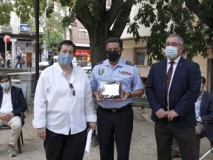 Galería fotográfica del homenaje a las víctimas de la COVID-19 del barrio de Santa Eulalia 6 El barrio de Santa Eulalia homenajea a las víctimas de la Covid-19