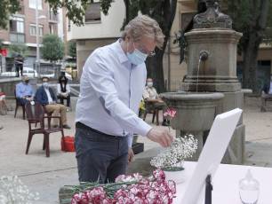 Galería fotográfica del homenaje a las víctimas de la COVID-19 del barrio de Santa Eulalia 10 El barrio de Santa Eulalia homenajea a las víctimas de la Covid-19