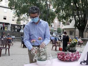 Galería fotográfica del homenaje a las víctimas de la COVID-19 del barrio de Santa Eulalia 11 El barrio de Santa Eulalia homenajea a las víctimas de la Covid-19