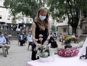 Galería fotográfica del homenaje a las víctimas de la COVID-19 del barrio de Santa Eulalia 13 El barrio de Santa Eulalia homenajea a las víctimas de la Covid-19