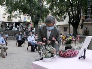Galería fotográfica del homenaje a las víctimas de la COVID-19 del barrio de Santa Eulalia 18 El barrio de Santa Eulalia homenajea a las víctimas de la Covid-19