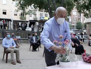 Galería fotográfica del homenaje a las víctimas de la COVID-19 del barrio de Santa Eulalia 20 El barrio de Santa Eulalia homenajea a las víctimas de la Covid-19