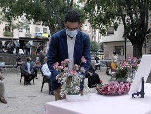 Galería fotográfica del homenaje a las víctimas de la COVID-19 del barrio de Santa Eulalia 24 El barrio de Santa Eulalia homenajea a las víctimas de la Covid-19