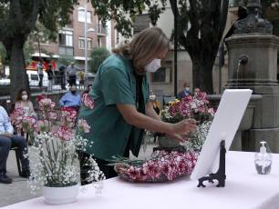 Galería fotográfica del homenaje a las víctimas de la COVID-19 del barrio de Santa Eulalia 29 El barrio de Santa Eulalia homenajea a las víctimas de la Covid-19