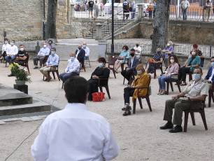Galería fotográfica del homenaje a las víctimas de la COVID-19 del barrio de Santa Eulalia 2 El barrio de Santa Eulalia homenajea a las víctimas de la Covid-19