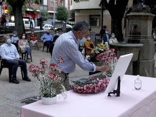 Galería fotográfica del homenaje a las víctimas de la COVID-19 del barrio de Santa Eulalia 32 El barrio de Santa Eulalia homenajea a las víctimas de la Covid-19