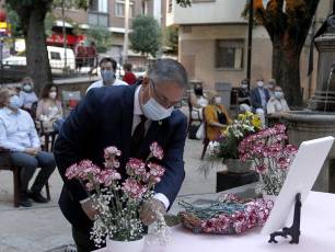 Galería fotográfica del homenaje a las víctimas de la COVID-19 del barrio de Santa Eulalia 35 El barrio de Santa Eulalia homenajea a las víctimas de la Covid-19