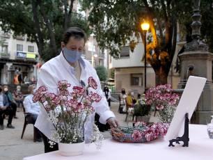 Galería fotográfica del homenaje a las víctimas de la COVID-19 del barrio de Santa Eulalia 36 El barrio de Santa Eulalia homenajea a las víctimas de la Covid-19