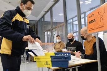 Galería | La votación de los candidatos, en imágenes 21 Jornada electoral en Castilla y León. / DAVID ARRANZ - ICAL