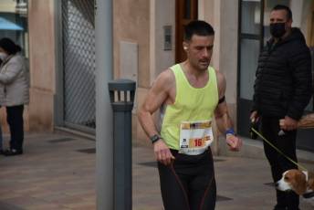 Recital de Xavi Tomasa y Gema Martín en la media maratón de Segovia 96 Media Maratón de Segovia, a su paso por la calle José Zorrilla. / A.M.