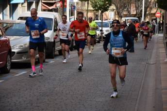 Recital de Xavi Tomasa y Gema Martín en la media maratón de Segovia 102 Media Maratón de Segovia, a su paso por la calle José Zorrilla. / A.M.