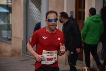 Recital de Xavi Tomasa y Gema Martín en la media maratón de Segovia 106 Media Maratón de Segovia, a su paso por la calle José Zorrilla. / A.M.