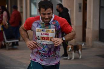 Recital de Xavi Tomasa y Gema Martín en la media maratón de Segovia 113 Media Maratón de Segovia, a su paso por la calle José Zorrilla. / A.M.