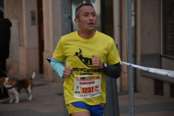 Recital de Xavi Tomasa y Gema Martín en la media maratón de Segovia 115 Media Maratón de Segovia, a su paso por la calle José Zorrilla. / A.M.
