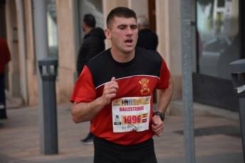 Recital de Xavi Tomasa y Gema Martín en la media maratón de Segovia 116 Media Maratón de Segovia, a su paso por la calle José Zorrilla. / A.M.