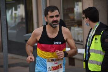 Recital de Xavi Tomasa y Gema Martín en la media maratón de Segovia 117 Media Maratón de Segovia, a su paso por la calle José Zorrilla. / A.M.