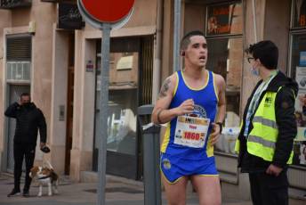 Recital de Xavi Tomasa y Gema Martín en la media maratón de Segovia 121 Media Maratón de Segovia, a su paso por la calle José Zorrilla. / A.M.