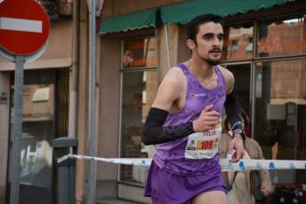 Recital de Xavi Tomasa y Gema Martín en la media maratón de Segovia 122 Media Maratón de Segovia, a su paso por la calle José Zorrilla. / A.M.