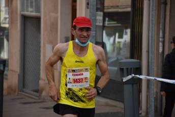 Recital de Xavi Tomasa y Gema Martín en la media maratón de Segovia 133 Media Maratón de Segovia, a su paso por la calle José Zorrilla. / A.M.