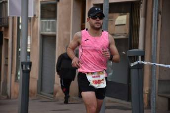 Recital de Xavi Tomasa y Gema Martín en la media maratón de Segovia 137 Media Maratón de Segovia, a su paso por la calle José Zorrilla. / A.M.
