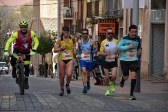Recital de Xavi Tomasa y Gema Martín en la media maratón de Segovia 145 Media Maratón de Segovia, a su paso por la calle José Zorrilla. / A.M.