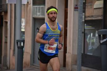 Recital de Xavi Tomasa y Gema Martín en la media maratón de Segovia 146 Media Maratón de Segovia, a su paso por la calle José Zorrilla. / A.M.