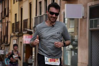 Recital de Xavi Tomasa y Gema Martín en la media maratón de Segovia 12 Media Maratón de Segovia, a su paso por la calle José Zorrilla. / A.M.