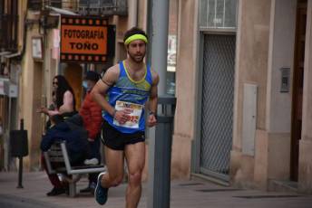 Recital de Xavi Tomasa y Gema Martín en la media maratón de Segovia 147 Media Maratón de Segovia, a su paso por la calle José Zorrilla. / A.M.